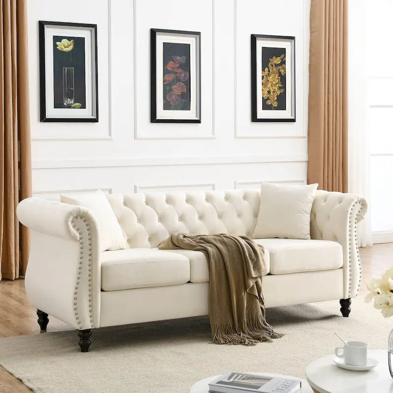 Canapé 80 pouces en velours beige pour salon, canapé 3 places capitonné avec accoudoirs enroulés et clous décoratifs, deux coussins